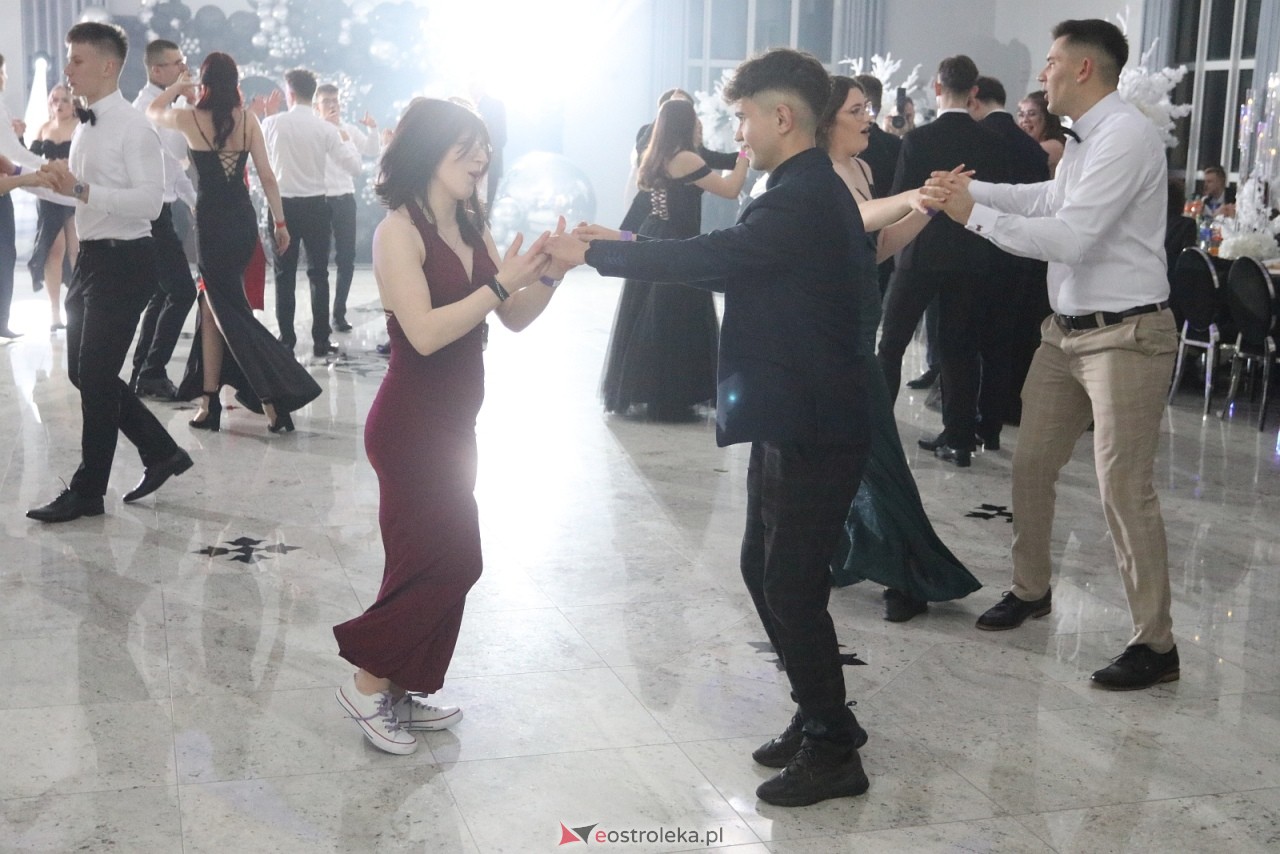 Studniówka ZSZ 3 w Ostrołęce [17.01.2026] - zdjęcie #37 - eOstroleka.pl