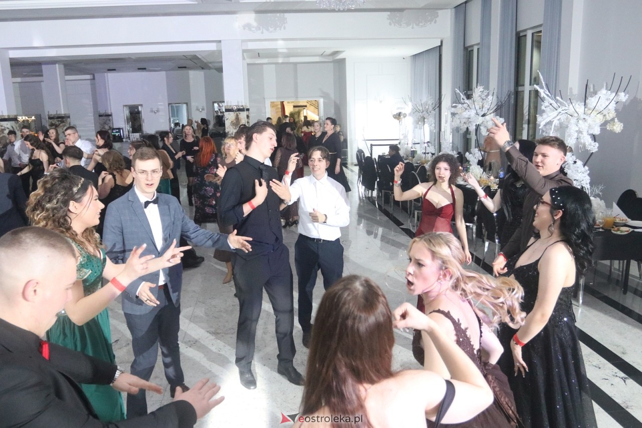 Studniówka ZSZ 3 w Ostrołęce [17.01.2026] - zdjęcie #24 - eOstroleka.pl