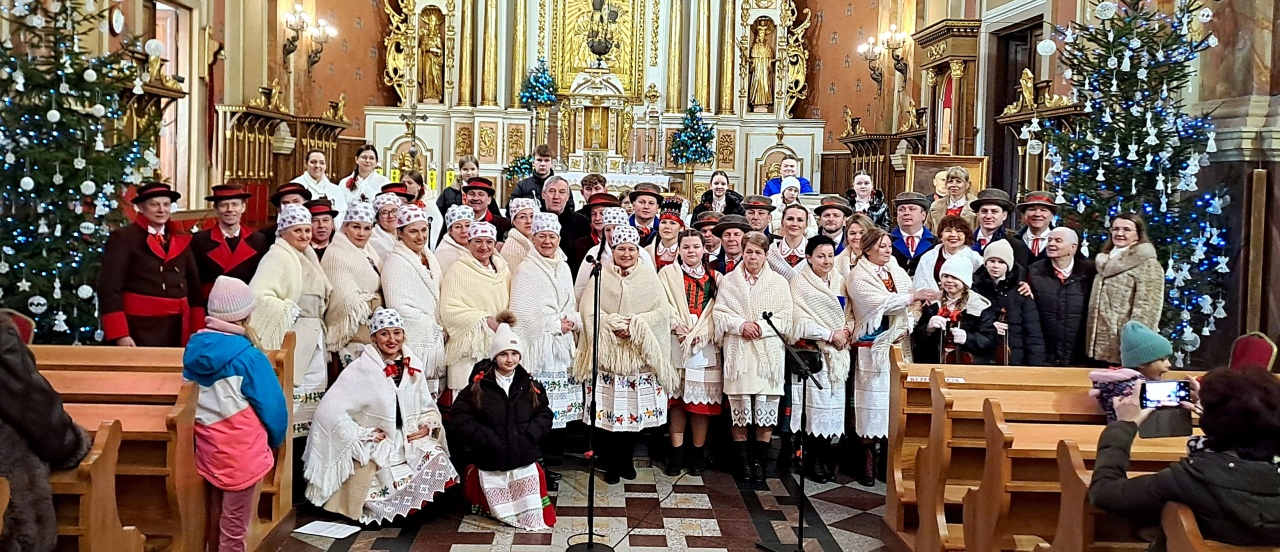 Koncert pastorałek ku czci ks. Władysława Skierkowskiego w Kadzidle [18.01.2026] - zdjęcie #16 - eOstroleka.pl