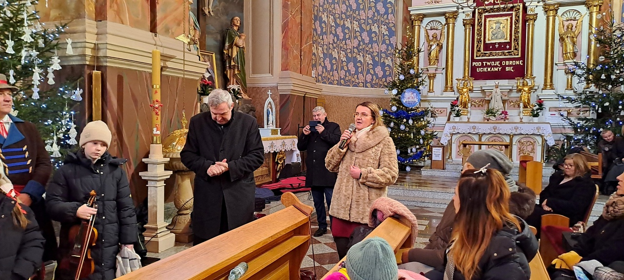 Koncert pastorałek ku czci ks. Władysława Skierkowskiego w Kadzidle [18.01.2026] - zdjęcie #12 - eOstroleka.pl