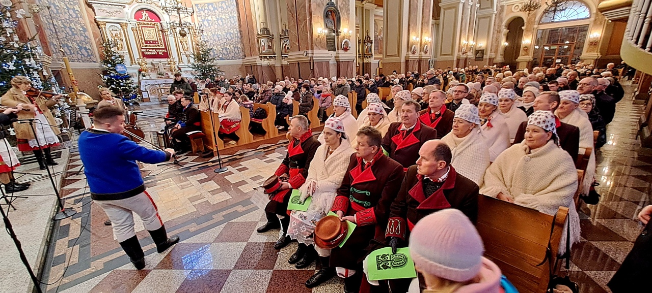 Koncert pastorałek ku czci ks. Władysława Skierkowskiego w Kadzidle [18.01.2026] - zdjęcie #10 - eOstroleka.pl