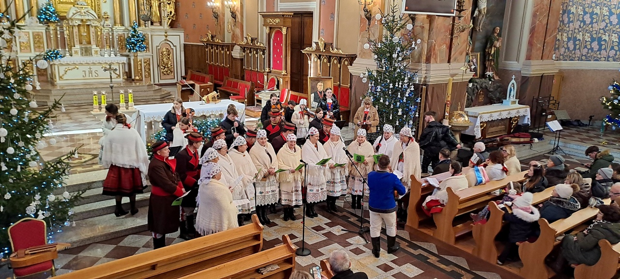 Koncert pastorałek ku czci ks. Władysława Skierkowskiego w Kadzidle [18.01.2026] - zdjęcie #5 - eOstroleka.pl