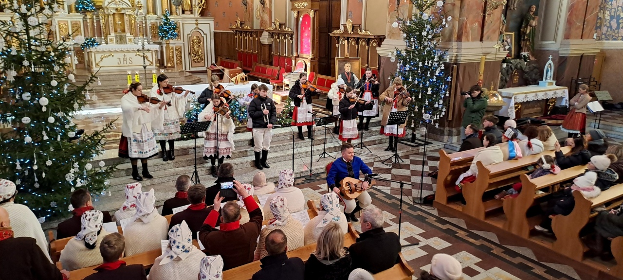 Koncert pastorałek ku czci ks. Władysława Skierkowskiego w Kadzidle [18.01.2026] - zdjęcie #4 - eOstroleka.pl