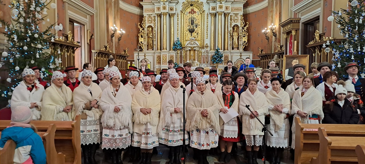 Koncert pastorałek ku czci ks. Władysława Skierkowskiego w Kadzidle [18.01.2026] - zdjęcie #1 - eOstroleka.pl