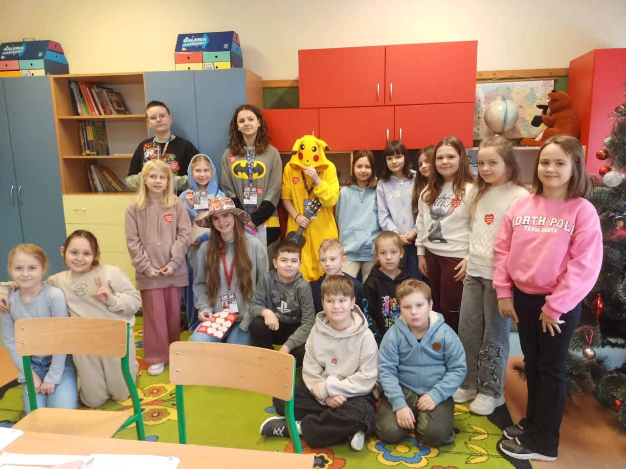 Przedfinał WOŚP w SP nr 5. Rekordowa licytacja świeczników! Fot. SP nr 5[16.01.2026] - zdjęcie #23 - eOstroleka.pl