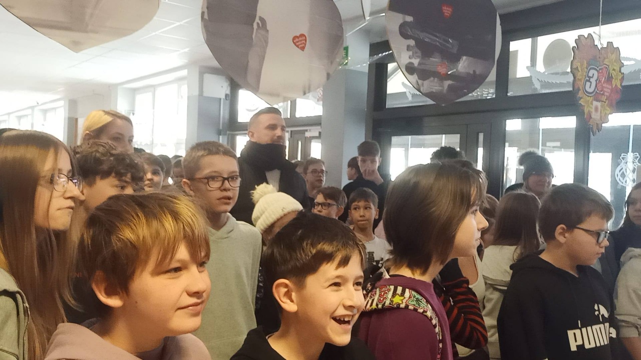 Przedfinał WOŚP w SP nr 5. Rekordowa licytacja świeczników! Fot. SP nr 5[16.01.2026] - zdjęcie #19 - eOstroleka.pl