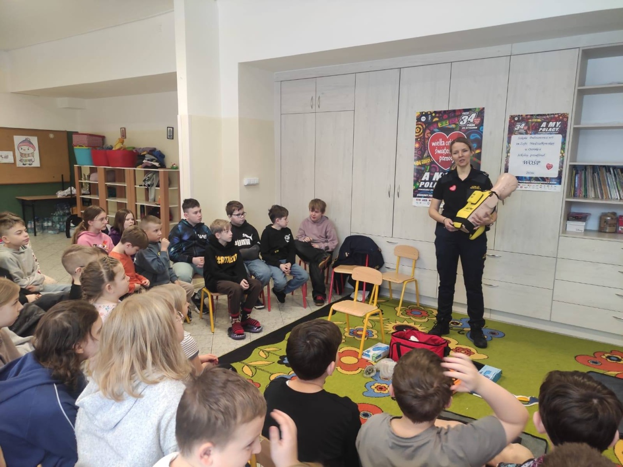 Przedfinał WOŚP w SP nr 5. Rekordowa licytacja świeczników! Fot. SP nr 5[16.01.2026] - zdjęcie #13 - eOstroleka.pl