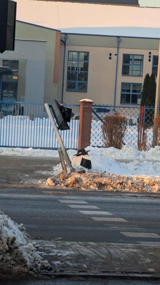 Kolizja drogowa przy Traugutta [21.01.2026] - zdjęcie #4 - eOstroleka.pl