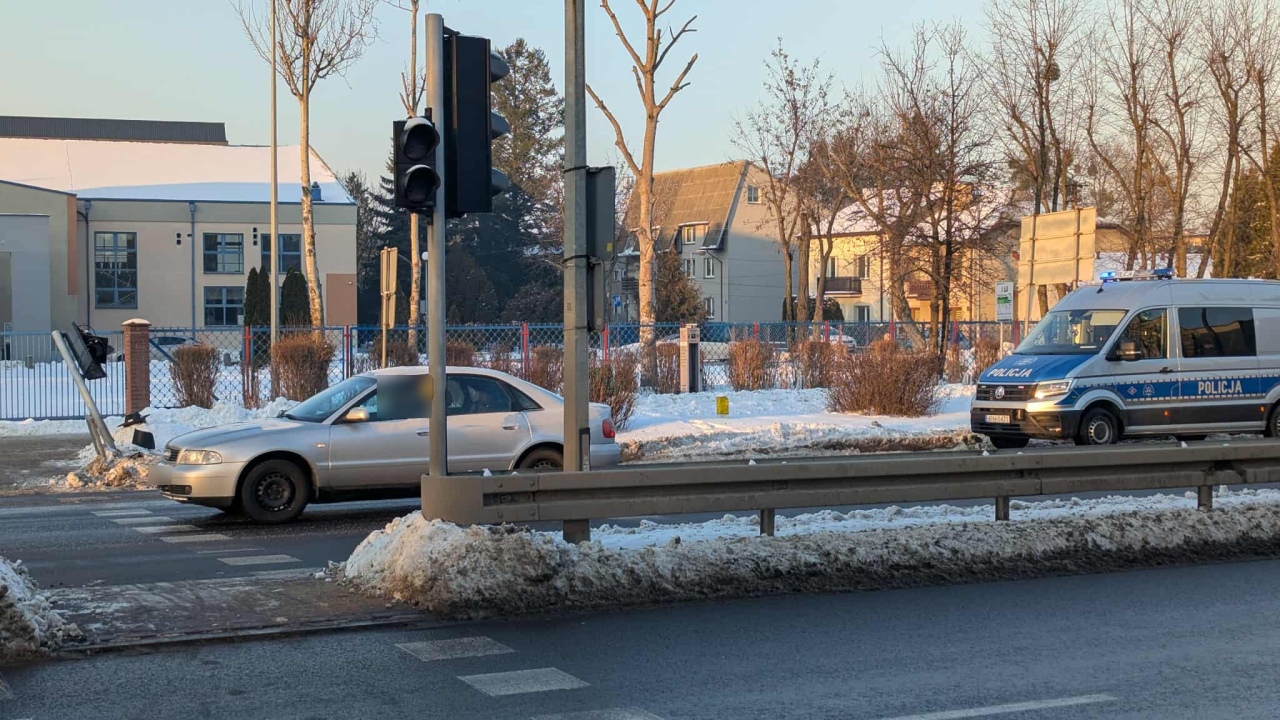 Kolizja drogowa przy Traugutta [21.01.2026] - zdjęcie #1 - eOstroleka.pl