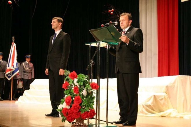 Uroczysta Sesja Rady Miasta: Medale, odznaczenia i zaprzysiężenie nowego radnego [11.XI.2011] - zdjęcie #6 - eOstroleka.pl