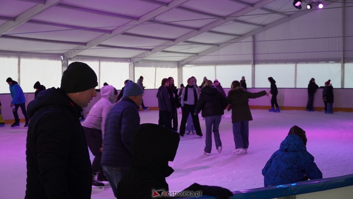 Lodowisko w Ostrołęce [22.01.2025] - zdjęcie #2 - eOstroleka.pl
