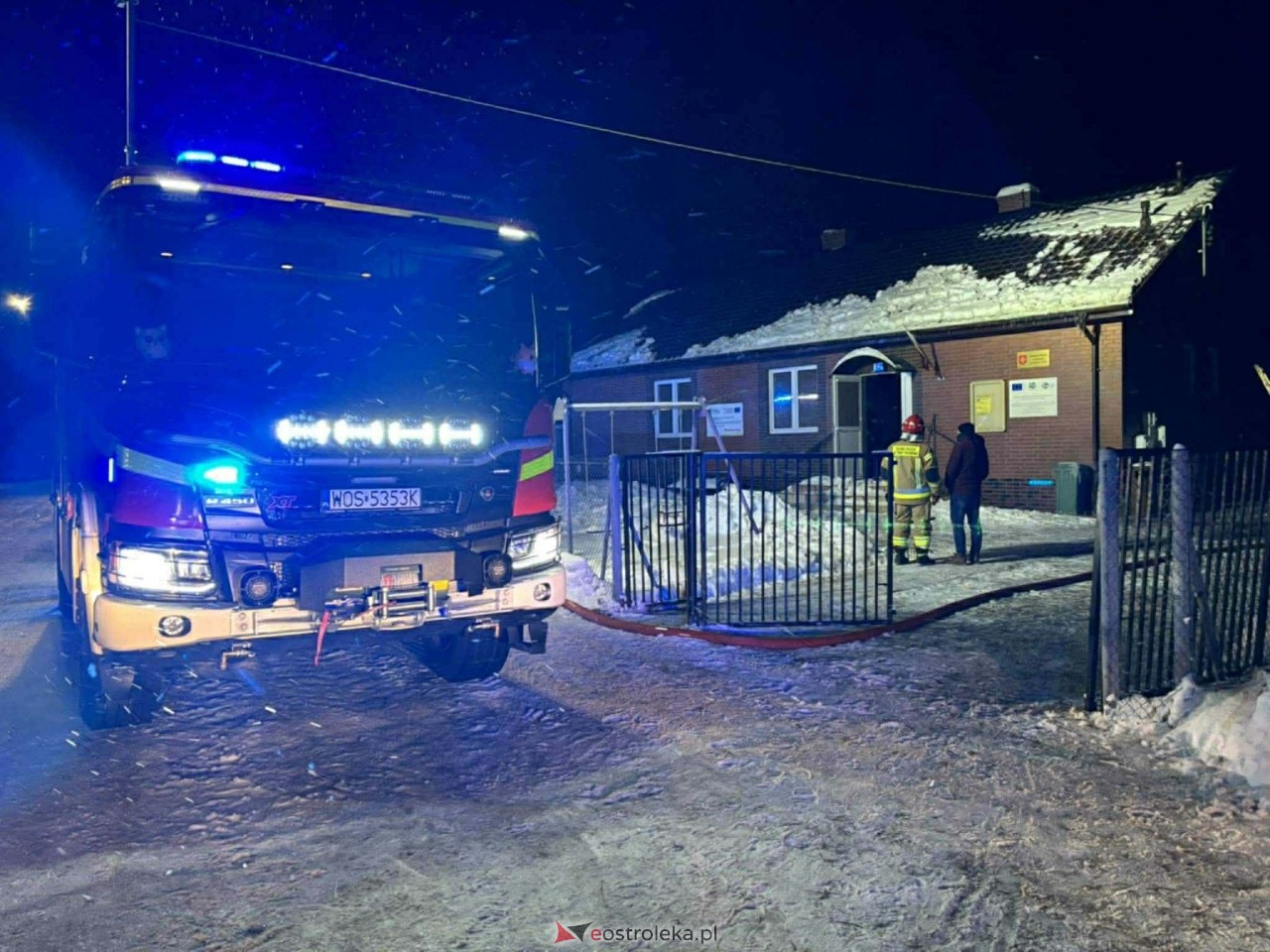 Pożar świetlicy wiejskiej w Ratajach [22.01.2026] - zdjęcie #2 - eOstroleka.pl