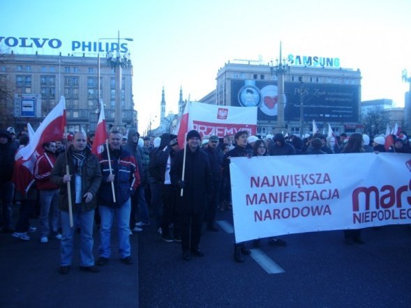 Marsz Niepodległości 2011: „Gazeta Wyborcza, wzywająca od wielu dni do blokady, przeliczyła się” [11.XI.2011]  - zdjęcie #3 - eOstroleka.pl