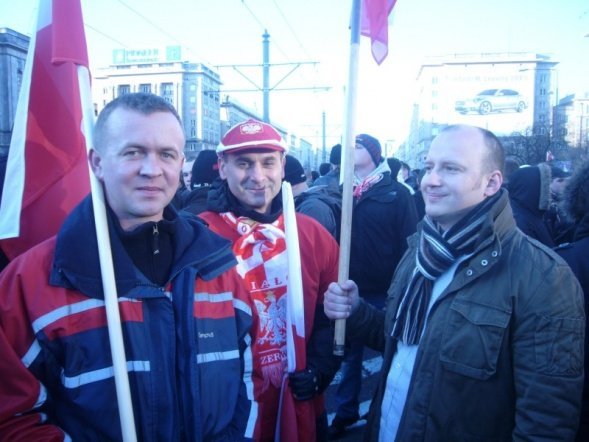Marsz Niepodległości 2011: „Gazeta Wyborcza, wzywająca od wielu dni do blokady, przeliczyła się” [11.XI.2011]  - zdjęcie #8 - eOstroleka.pl