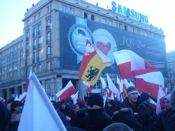 Marsz Niepodległości 2011: „Gazeta Wyborcza, wzywająca od wielu dni do blokady, przeliczyła się” [11.XI.2011]  - zdjęcie #10 - eOstroleka.pl