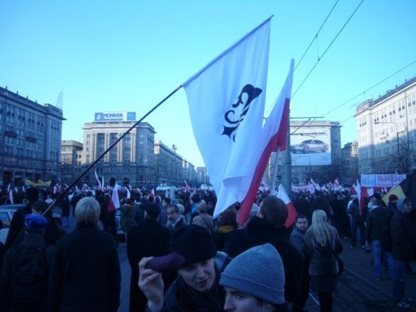 Marsz Niepodległości 2011: „Gazeta Wyborcza, wzywająca od wielu dni do blokady, przeliczyła się” [11.XI.2011]  - zdjęcie #15 - eOstroleka.pl