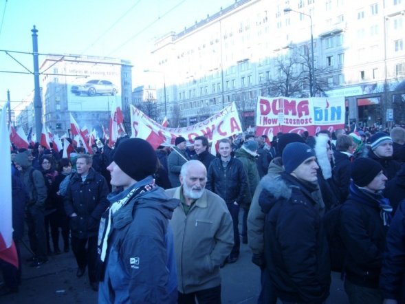 Marsz Niepodległości 2011: „Gazeta Wyborcza, wzywająca od wielu dni do blokady, przeliczyła się” [11.XI.2011]  - zdjęcie #16 - eOstroleka.pl