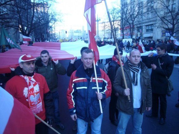 Marsz Niepodległości 2011: „Gazeta Wyborcza, wzywająca od wielu dni do blokady, przeliczyła się” [11.XI.2011]  - zdjęcie #18 - eOstroleka.pl