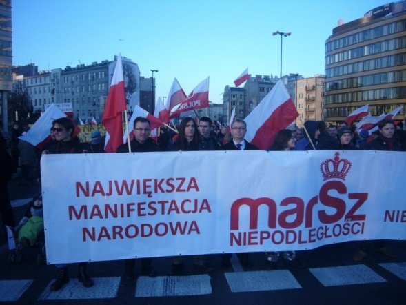 Marsz Niepodległości 2011: „Gazeta Wyborcza, wzywająca od wielu dni do blokady, przeliczyła się” [11.XI.2011]  - zdjęcie #19 - eOstroleka.pl