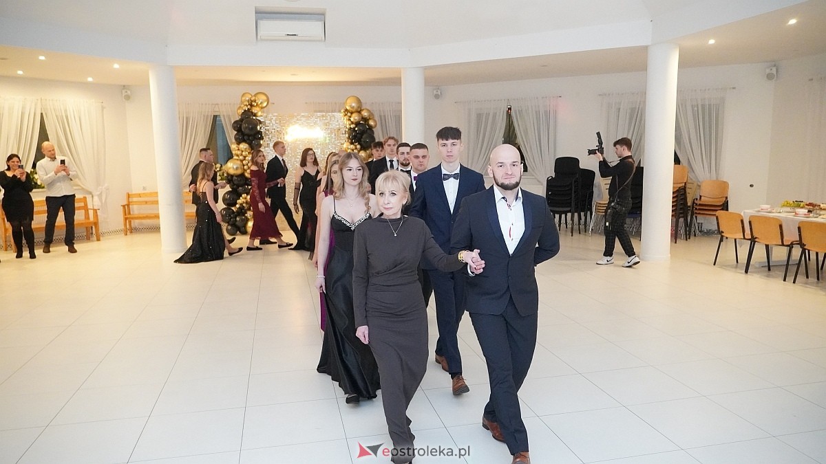 Studniówka uczniów I LO CN-B im. Polskich Spadochroniarzy w Ostrołęce [24.01.2026]] - zdjęcie #139 - eOstroleka.pl