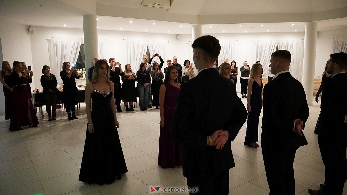 Studniówka uczniów I LO CN-B im. Polskich Spadochroniarzy w Ostrołęce [24.01.2026]] - zdjęcie #138 - eOstroleka.pl