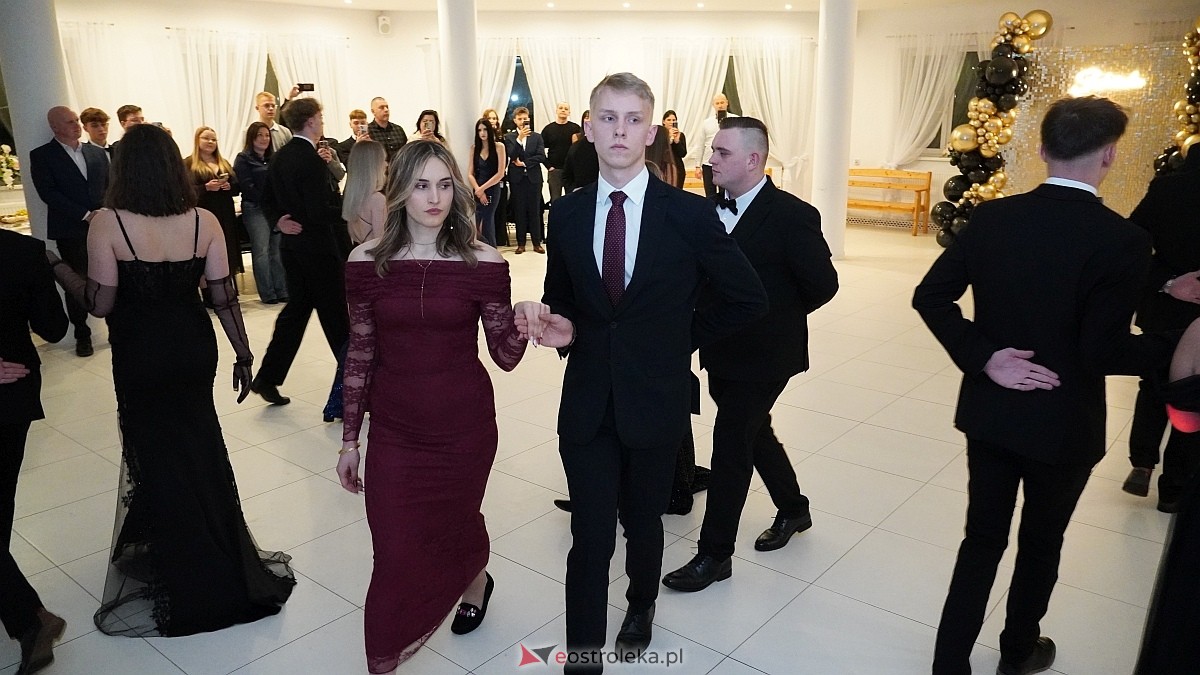 Studniówka uczniów I LO CN-B im. Polskich Spadochroniarzy w Ostrołęce [24.01.2026]] - zdjęcie #136 - eOstroleka.pl