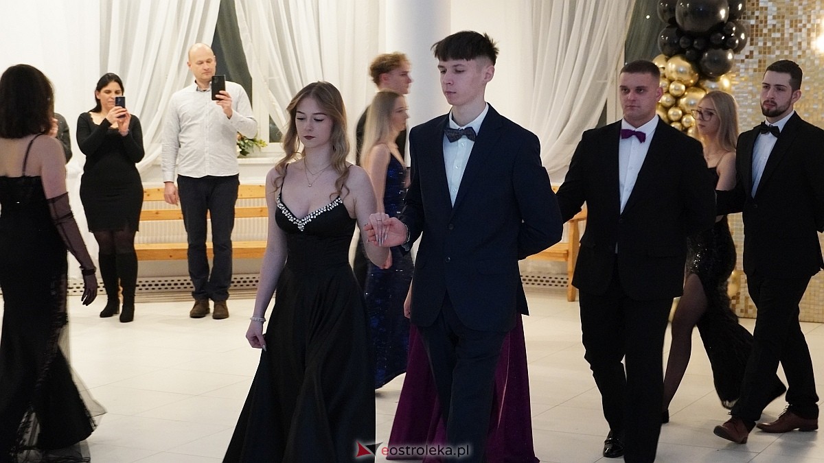 Studniówka uczniów I LO CN-B im. Polskich Spadochroniarzy w Ostrołęce [24.01.2026]] - zdjęcie #135 - eOstroleka.pl