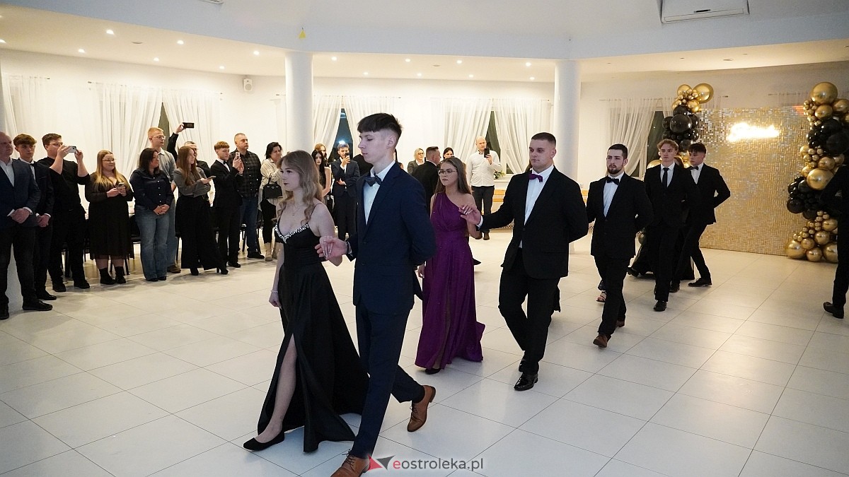 Studniówka uczniów I LO CN-B im. Polskich Spadochroniarzy w Ostrołęce [24.01.2026]] - zdjęcie #132 - eOstroleka.pl