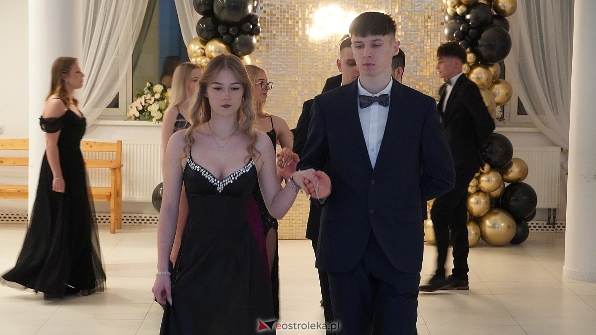 Studniówka uczniów I LO CN-B im. Polskich Spadochroniarzy w Ostrołęce [24.01.2026]] - zdjęcie #128 - eOstroleka.pl