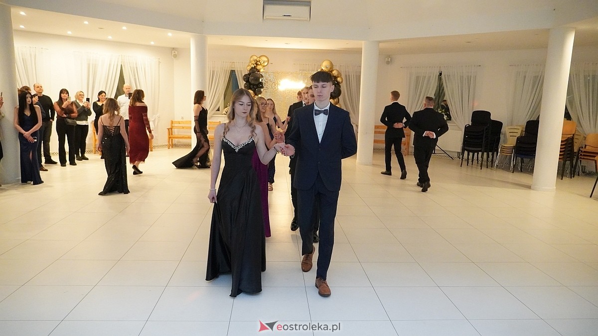 Studniówka uczniów I LO CN-B im. Polskich Spadochroniarzy w Ostrołęce [24.01.2026]] - zdjęcie #127 - eOstroleka.pl