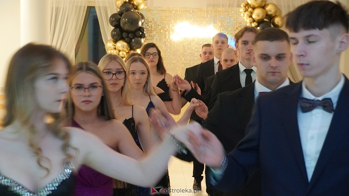 Studniówka uczniów I LO CN-B im. Polskich Spadochroniarzy w Ostrołęce [24.01.2026]] - zdjęcie #126 - eOstroleka.pl