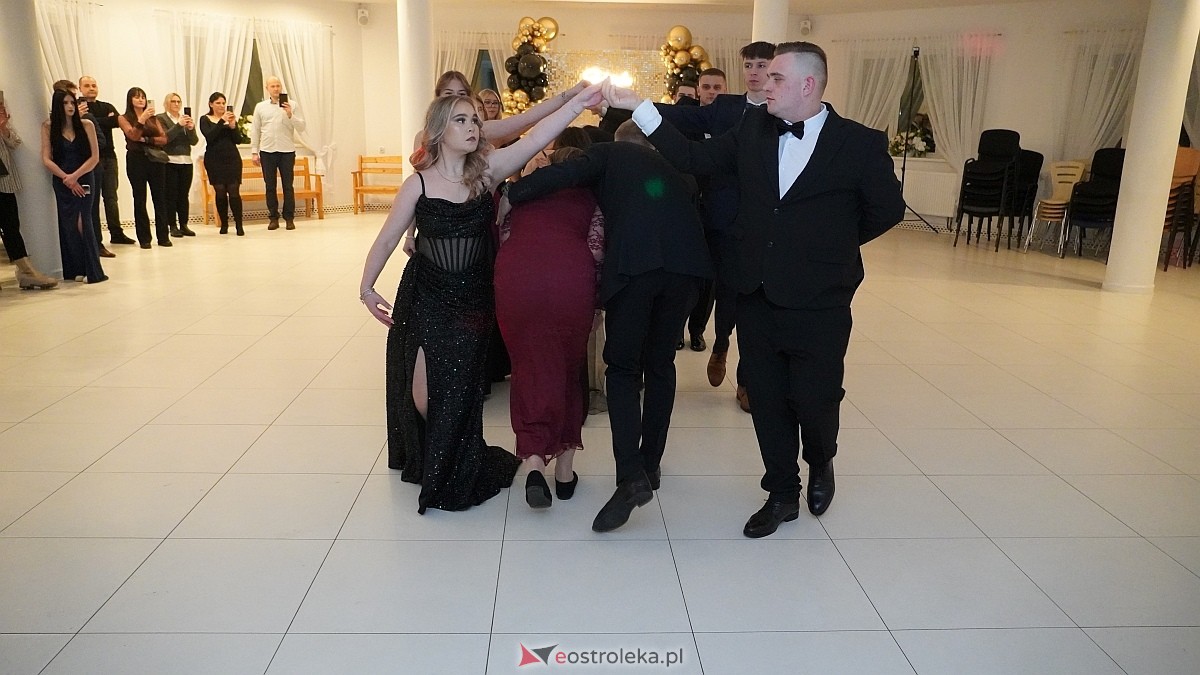 Studniówka uczniów I LO CN-B im. Polskich Spadochroniarzy w Ostrołęce [24.01.2026]] - zdjęcie #120 - eOstroleka.pl