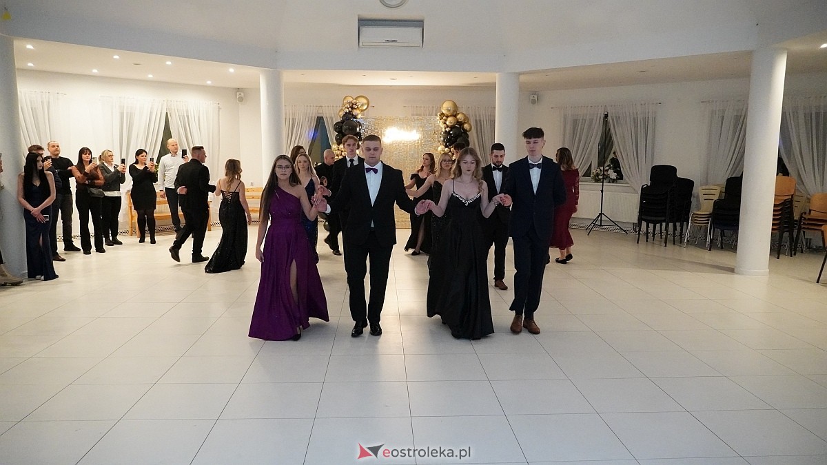 Studniówka uczniów I LO CN-B im. Polskich Spadochroniarzy w Ostrołęce [24.01.2026]] - zdjęcie #118 - eOstroleka.pl