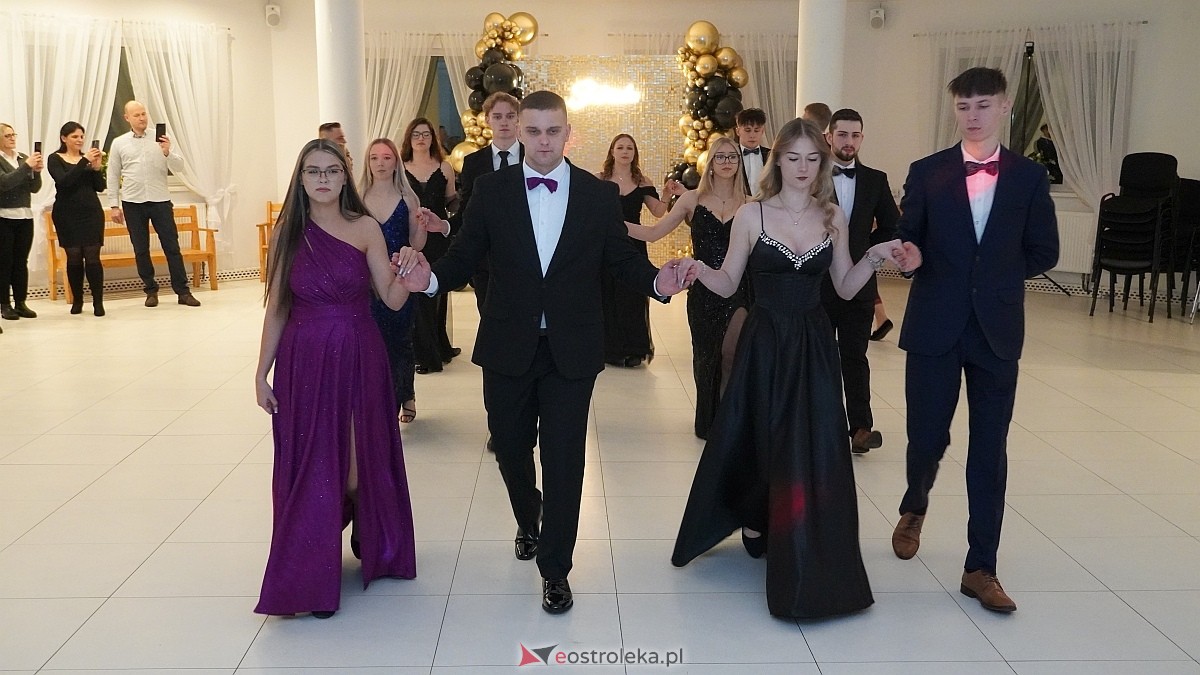 Studniówka uczniów I LO CN-B im. Polskich Spadochroniarzy w Ostrołęce [24.01.2026]] - zdjęcie #117 - eOstroleka.pl