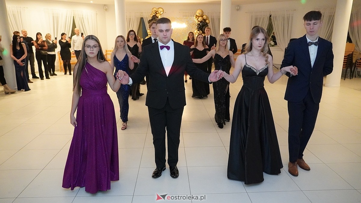 Studniówka uczniów I LO CN-B im. Polskich Spadochroniarzy w Ostrołęce [24.01.2026]] - zdjęcie #115 - eOstroleka.pl