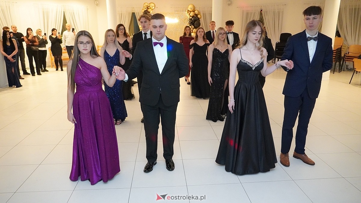 Studniówka uczniów I LO CN-B im. Polskich Spadochroniarzy w Ostrołęce [24.01.2026]] - zdjęcie #114 - eOstroleka.pl