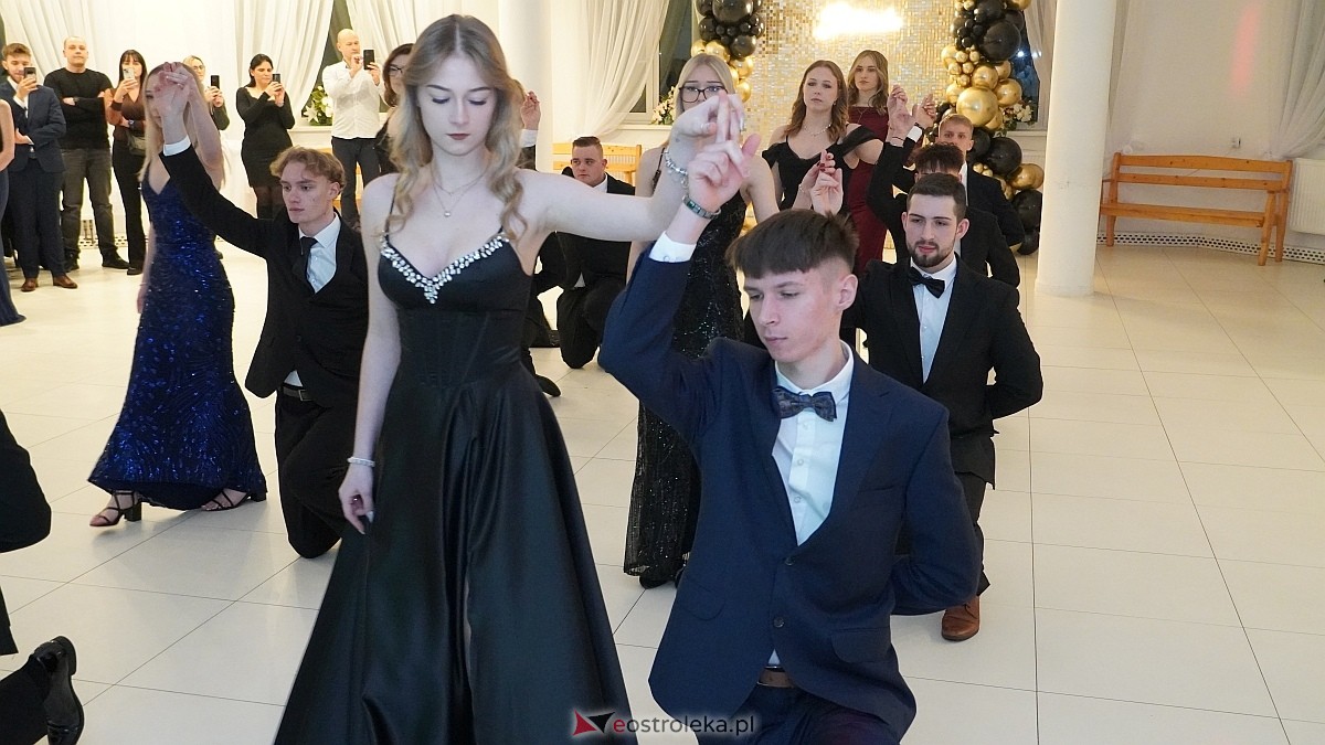 Studniówka uczniów I LO CN-B im. Polskich Spadochroniarzy w Ostrołęce [24.01.2026]] - zdjęcie #108 - eOstroleka.pl