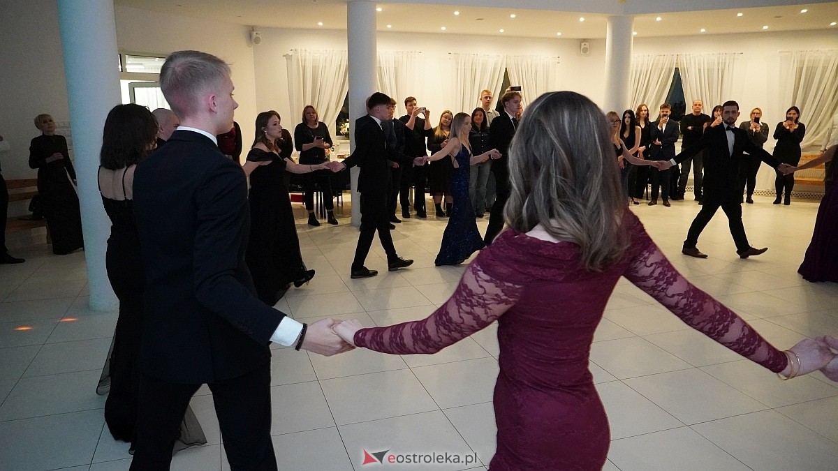 Studniówka uczniów I LO CN-B im. Polskich Spadochroniarzy w Ostrołęce [24.01.2026]] - zdjęcie #107 - eOstroleka.pl