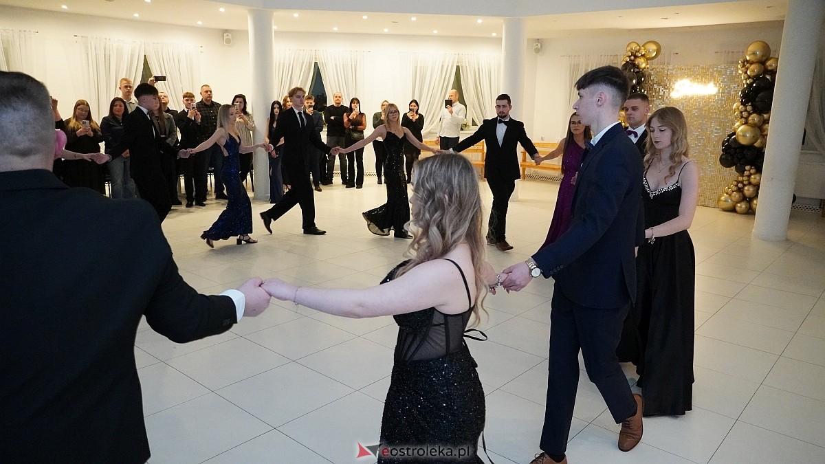 Studniówka uczniów I LO CN-B im. Polskich Spadochroniarzy w Ostrołęce [24.01.2026]] - zdjęcie #106 - eOstroleka.pl