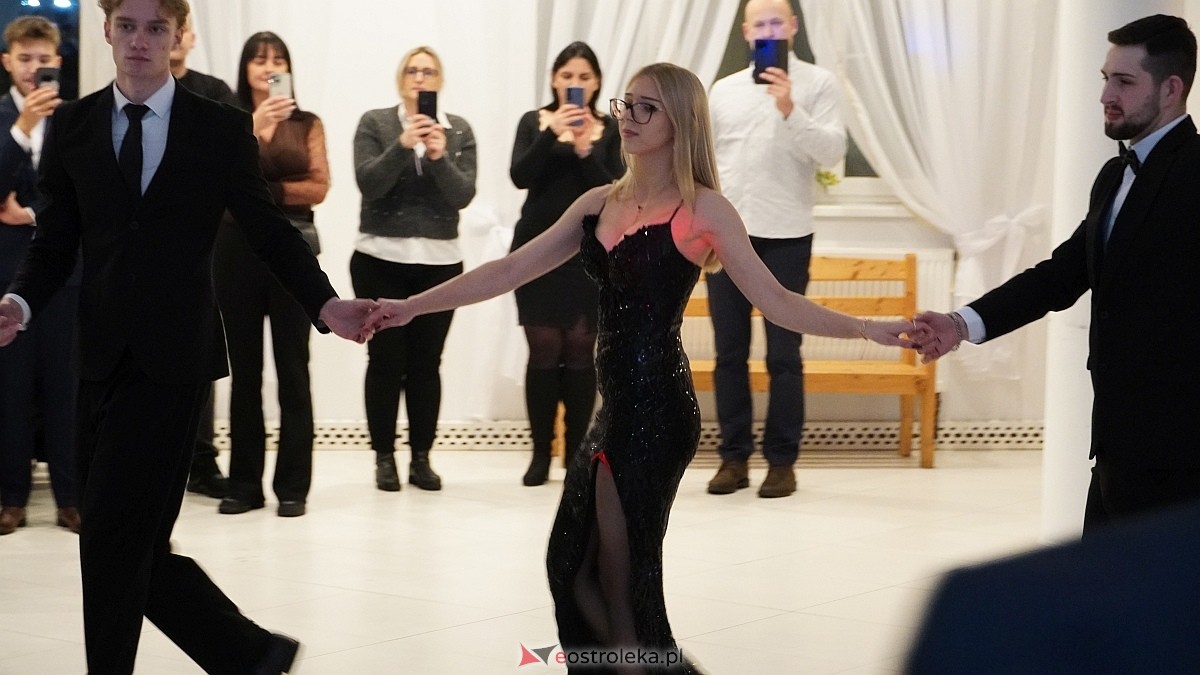 Studniówka uczniów I LO CN-B im. Polskich Spadochroniarzy w Ostrołęce [24.01.2026]] - zdjęcie #104 - eOstroleka.pl