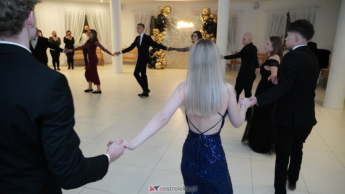 Studniówka uczniów I LO CN-B im. Polskich Spadochroniarzy w Ostrołęce [24.01.2026]] - zdjęcie #102 - eOstroleka.pl