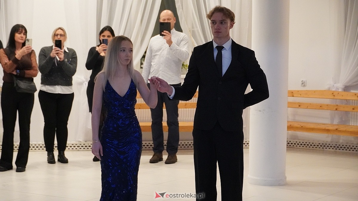 Studniówka uczniów I LO CN-B im. Polskich Spadochroniarzy w Ostrołęce [24.01.2026]] - zdjęcie #100 - eOstroleka.pl