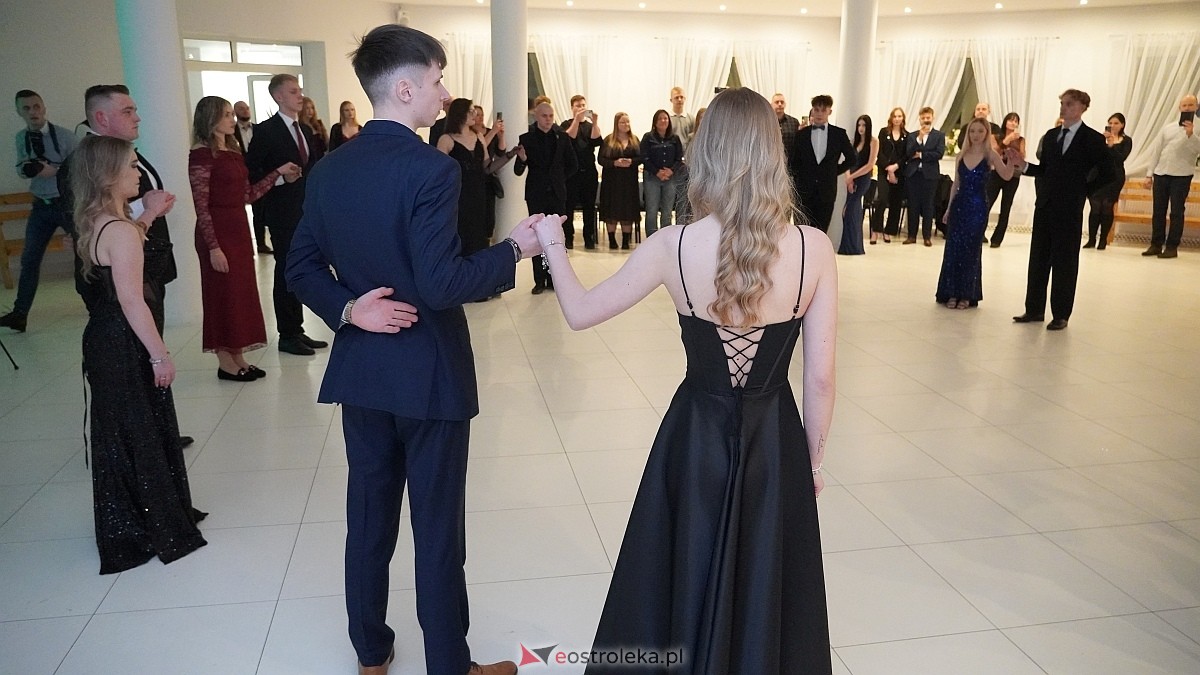 Studniówka uczniów I LO CN-B im. Polskich Spadochroniarzy w Ostrołęce [24.01.2026]] - zdjęcie #97 - eOstroleka.pl