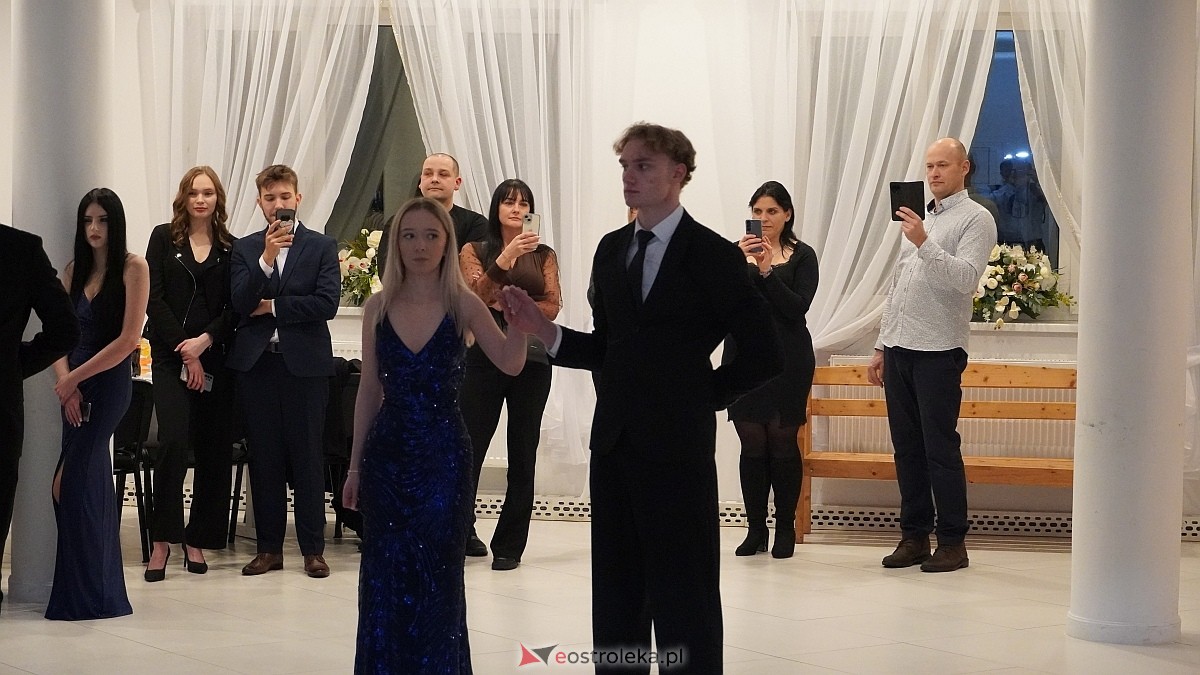 Studniówka uczniów I LO CN-B im. Polskich Spadochroniarzy w Ostrołęce [24.01.2026]] - zdjęcie #96 - eOstroleka.pl