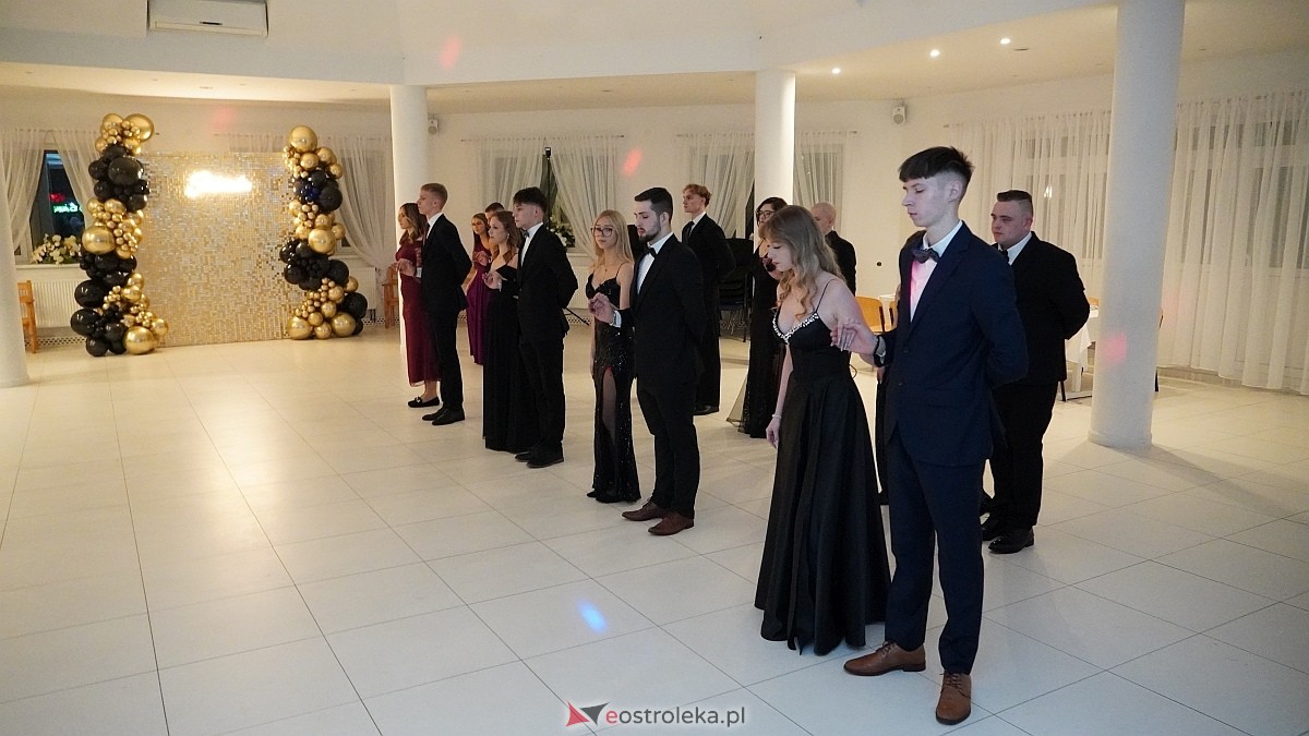 Studniówka uczniów I LO CN-B im. Polskich Spadochroniarzy w Ostrołęce [24.01.2026]] - zdjęcie #92 - eOstroleka.pl