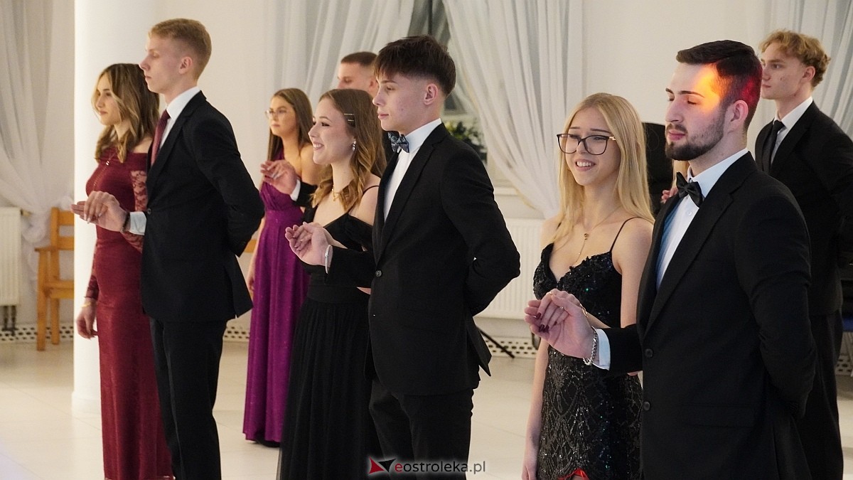 Studniówka uczniów I LO CN-B im. Polskich Spadochroniarzy w Ostrołęce [24.01.2026]] - zdjęcie #90 - eOstroleka.pl