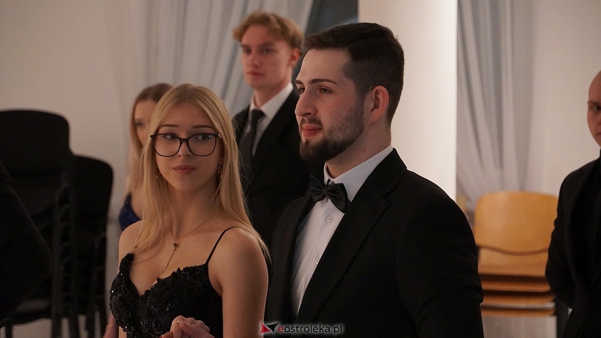 Studniówka uczniów I LO CN-B im. Polskich Spadochroniarzy w Ostrołęce [24.01.2026]] - zdjęcie #88 - eOstroleka.pl