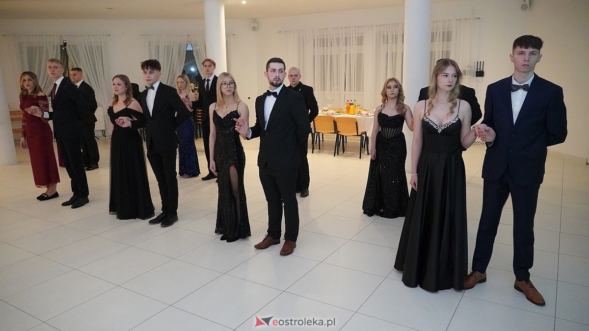 Studniówka uczniów I LO CN-B im. Polskich Spadochroniarzy w Ostrołęce [24.01.2026]] - zdjęcie #80 - eOstroleka.pl