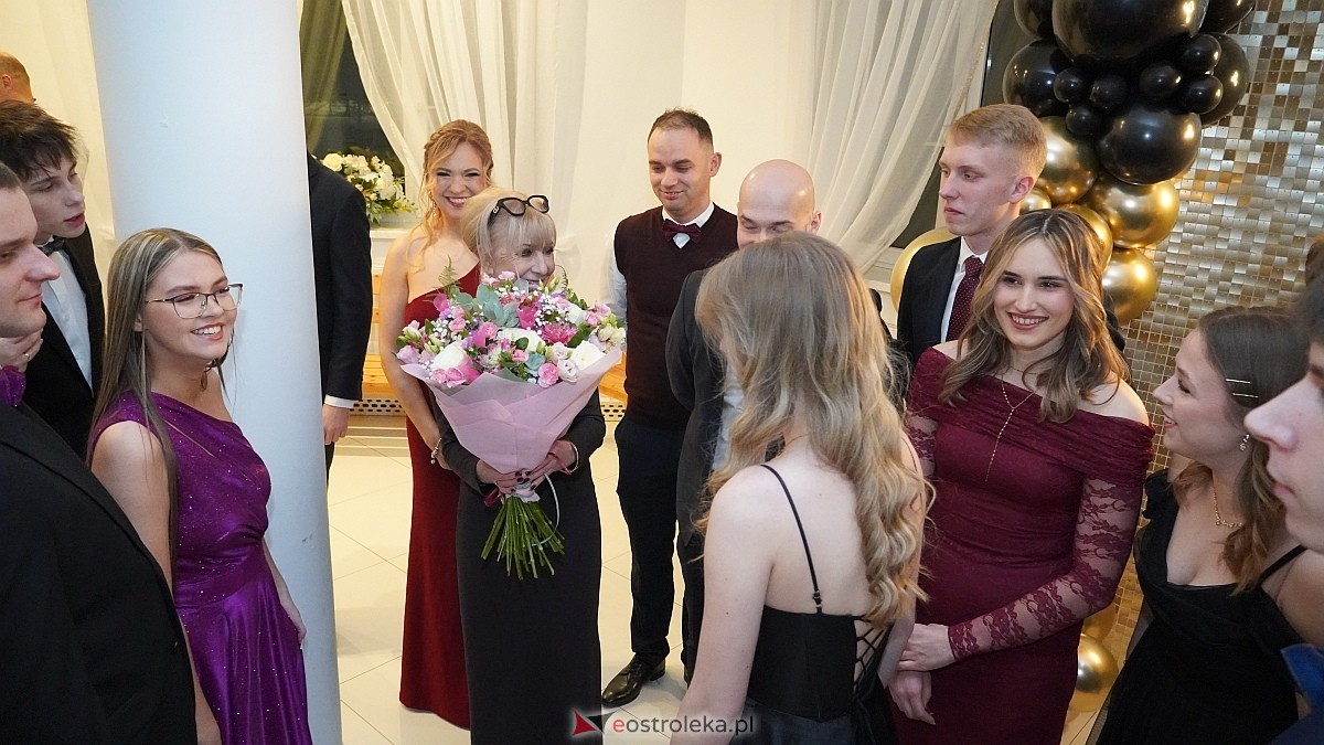 Studniówka uczniów I LO CN-B im. Polskich Spadochroniarzy w Ostrołęce [24.01.2026]] - zdjęcie #77 - eOstroleka.pl