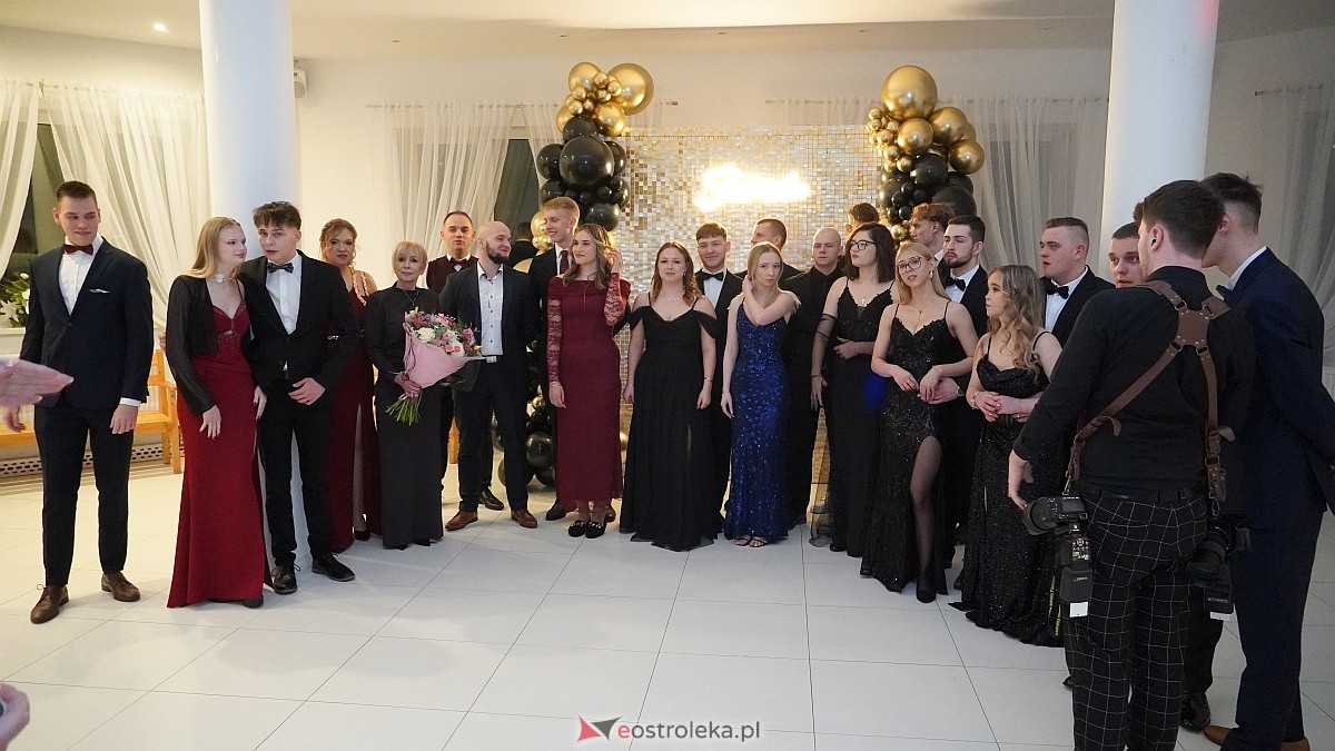 Studniówka uczniów I LO CN-B im. Polskich Spadochroniarzy w Ostrołęce [24.01.2026]] - zdjęcie #73 - eOstroleka.pl